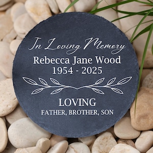 Personalisierte Gedenksteine für den Garten, gravierter Name Rock Stone, in Erinnerung an Papa, Mama, Opa, Outdoor Plaque, Sympathie Geschenk, Outdoor Tribute Decor