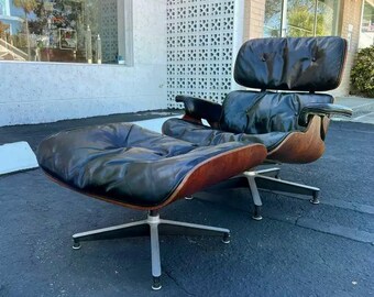 Original Charles Eames Herman Miller Lounge Chair and Ottoman 1950's nice condi