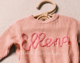 女の子のカスタムニットセーター：ユニークな刺繍とモノグラム - 叔母からの心のこもったクリスマスプレゼント
