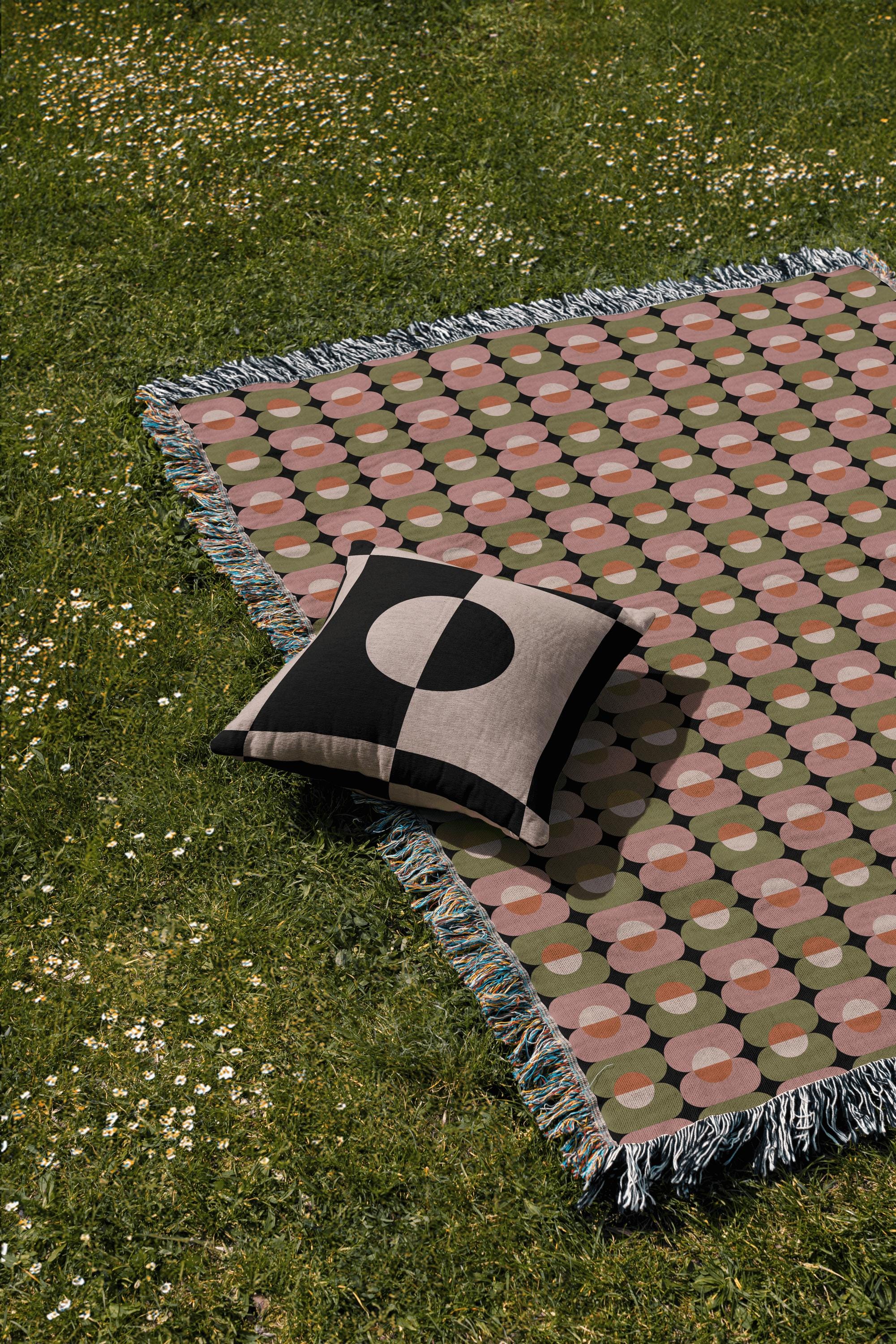 Contemporary Ovals Cotton Blanket