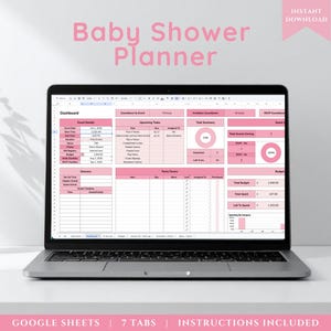 Puede incluir: Una pantalla de portátil que muestra una hoja de cálculo digital para planificar un baby shower en Google Sheets. La interfaz presenta un panel con detalles en rosa, incluyendo secciones para eventos, tareas y presupuestos.