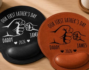 Tappetino per mouse con disegno a tratto per la nostra prima festa del papà, tappetino da scrivania in pelle personalizzato, regalo per la festa del papà, tappetino per mouse per il marito, accessorio da ufficio per papà