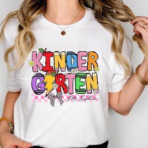 Personalisierte Kindergärtnerin T-Shirt, Kindergärtnerin Shirt, benutzerdefinierte Lehrerin Shir, neue Lehrerin Geschenk, zurück in der Schule Shirt