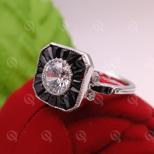 Anillo de compromiso de ónix negro vintage, anillo con bisel milgrain, anillo nupcial Art Déco de ónix negro, anillo de boda Sst con halo baguette negro