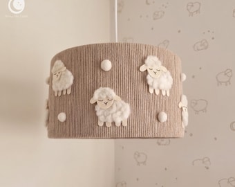 Handgemaakte plafondlamp in de vorm van een schaap voor de babykamer – Lampenkap van wolvilt in de vorm van een schaap, boho babykamerlamp, neutrale kinderplafondlamp, Montessori babykamerdecoratie