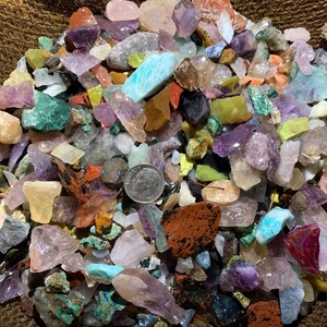 Quartz vintage, pierres précieuses mélangées, 3000 carats, petit culbutage, lot de pierres précieuses naturelles brutes non recherchées avec pierre à facettes gratuite