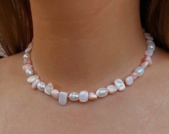 Collier de perles de coquille rose, tour de cou de coquille rose et de perles, collier de coquille de perles naturelles, collier d’or de tour de cou de perles, tour de cou rose, cadeau pour elle