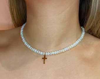 Collier croix de perles baroques en or, collier avec pendentif croix de perles, tour de cou en perles d'or, collier croix en or, collier de perles fines, cadeau pour elle