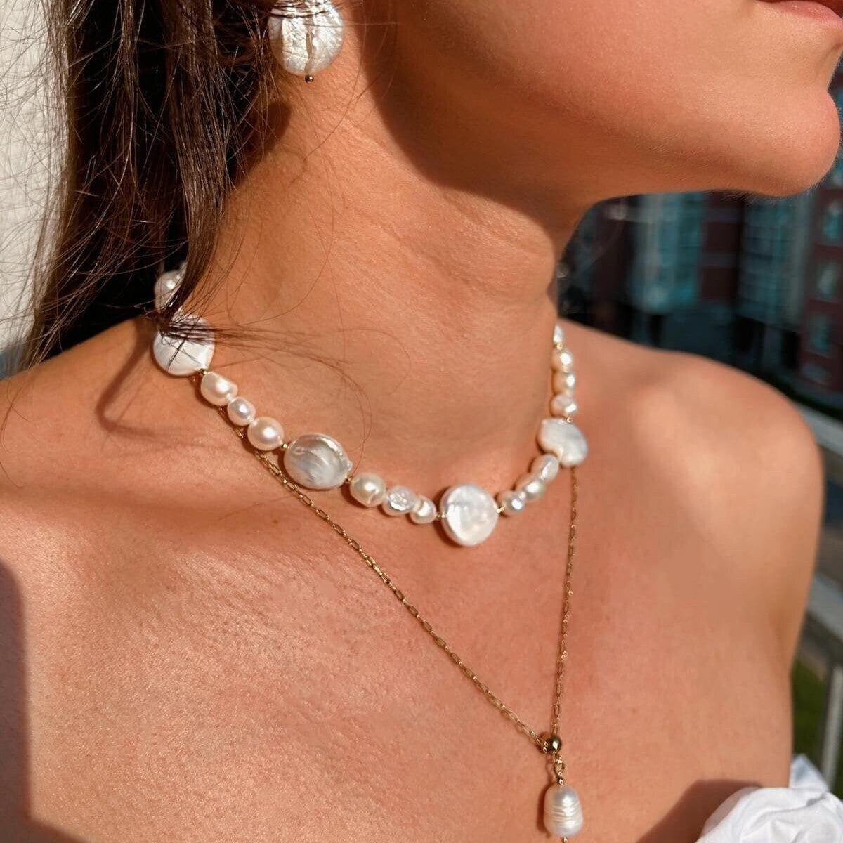 White Coin Pearl Necklace With Gold Beads, Freshwater Flat Pearl Choker Wedding, Dainty Pearl Necklace Gift for Mom, Unique pearl necklace