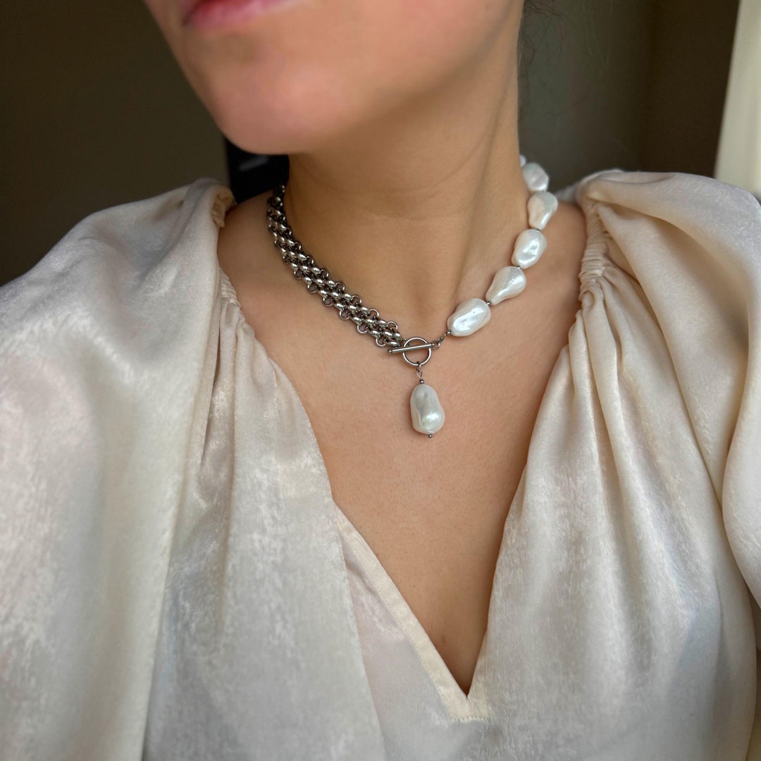 ■VINTAGE HOLLYWOOD■ Chain Half Pearl Necklace VH25NNNE171V Clioro-Stainless-steel-Gold-