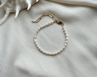 Tiny Rice Pearl Bracelet, Delicate Rice Pearl Bracelet, Baroque Pearl Bracelet, Small Pearl Bracelet, Pearl Bracelet Gold, Bracelet for Her