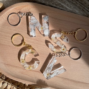 Keychain letter white | Personalizable | Resin keychain | Pendant with dried flowers | Epoxy resin | Keychain