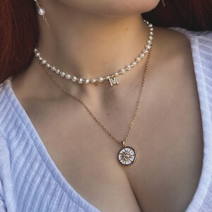 Персонализированное первоначальное ожерелье, золотое жемчужное ожерелье, ожерелье с золотыми буквами, идея рождественского подарка для нее image 3