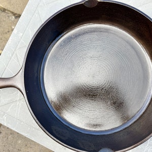 Polished cast iron skillet deals