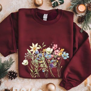 Wildflower Sweatshirt, Floral Cottagecore Shirt, Botanical Shirt, Flower Shirt, Nature Shirt, Wildflower Sweater,Wild Flower Shirt