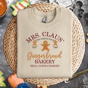 Mrs Claus Gingerbread Christmas Sweatshirt, Gingerbread Crewneck, Vintage Christmas Sweatshirt, Funny Christmas,North Pole Christmas Sweater