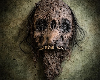 Animated Voodoo Wall Clock – Handmade Horror Decoration - Lambert Du Décor