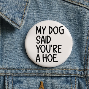 Bouton épingle pour chien drôle – Badge humoristique pour animal de compagnie « Mon chien a dit que vous êtes une houe », bouton citation sarcastique en 3 tailles, cadeau pour les amoureux des chiens, épingle pour sac à dos impertinente