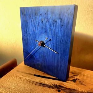 Reloj Sunburst de arce jaspeado con perillas estilo Gibson