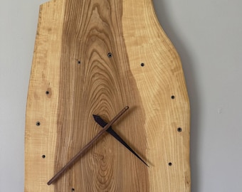 Orologio da parete in legno di frassino, dettagli in noce e palissandro