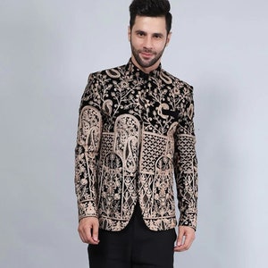 Costume Jodhpuri de créateur : Chickenkari Work, fil doré, pantalon noir