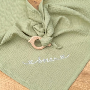 Organic burp cloth personalized with name and grasping toy - Soft muslin made from organic cotton | Muslin cloth, nursing scarf, birth & baptism gift