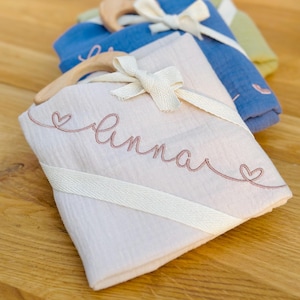 Organic burp cloth personalized with name and grasping toy - Soft muslin made from organic cotton | Muslin cloth, nursing scarf, birth & baptism gift