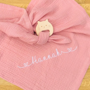Organic burp cloth personalized with name and grasping toy - Soft muslin made from organic cotton | Muslin cloth, nursing scarf, birth & baptism gift