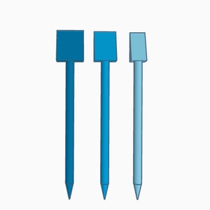 以下が含まれることがあります： 青色のグラデーションの植物マーカーが3つ。各マーカーは正方形の頭と、先端が尖った細長い茎を持っています。マーカーは縦に配置されており、濃い色から薄い色まで、さまざまな青の色合いを示しています。