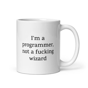 Taza divertida de programador: soy un programador, no un maldito mago. Taza con cita sarcástica. Taza de café grosera. Regalo para compañeros de trabajo, amigos y familiares.