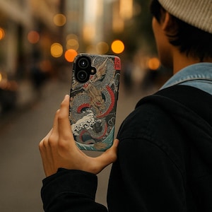 Japanischer Drache iPhone Hülle - Mythische Schlange Kunst mit Meereswellen im Vintage Ukiyo-e Stil