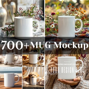 Puede incluir: Un collage de imágenes con tazas de cerámica blanca en diferentes entornos. Las tazas están en blanco, listas para ser personalizadas. El texto "700+ MUG Mockup" se muestra en el centro del collage. Preparado por HIGHPRO MOCKUP STUDIO. TU DISEÑO AQUÍ.