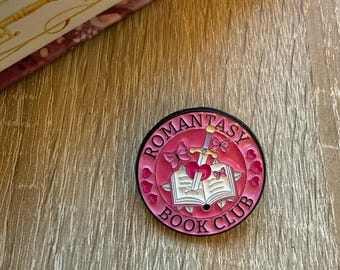 Broche de esmalte do Clube do Livro Romantasy – Broche de borboleta com espada de livro – Broche literário para leitor de fantasia – Presentes para amantes de livros