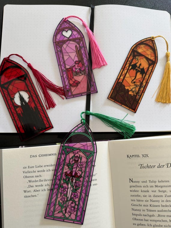 Transparent Stained Glass Acrylic Bookmark – Romantasy Fantasy Lesezeichen – Dragon Castle Cowboy Rose Sword – Bookish Gift Book Lover Gift
