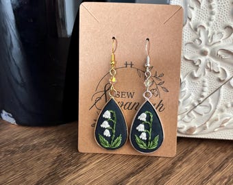 Boucles d'oreilles brodées à la main muguet | Boucles d'oreilles florales tendance | Fleur de naissance de mai