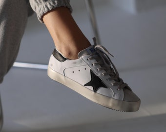 Golden Goose Classic Weiß-Schwarze Sneakers für Frauen