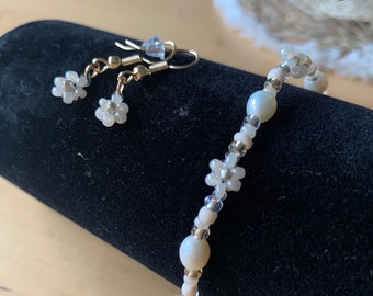 Handmade pearl jewelry, hanging earrings, pearl bracelet, flower jewelry, flower bracelet