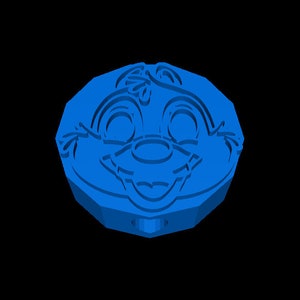 Könnte beinhalten: Eine blaue 3D-gedruckte Figur eines Comic-Eichhörnchens mit einem glücklichen Ausdruck. Das Eichhörnchen hat große Augen, eine kleine Nase und ein breites Lächeln.