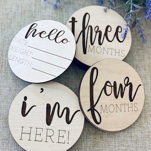 Disques d'étape mensuels gravés en bois pour bébé | Cartes d'étape | Signes de l'âge | Cadeau de douche nouveau-né | Accessoire photo