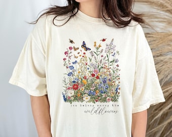 Camiseta con estampado de flores silvestres, diseño floral vintage, regalo estilo cottagecore.