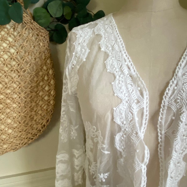 Cropped White Lace Top / Delicate Vintage Inspired Top