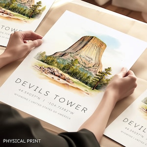 USA Monument Poster, USA Position Drucke, Städte Poster, Devils Tower Kunstdruck, Reise Geschenke, Hochzeitsgeschenke, Karte Koordinaten, Retro Art