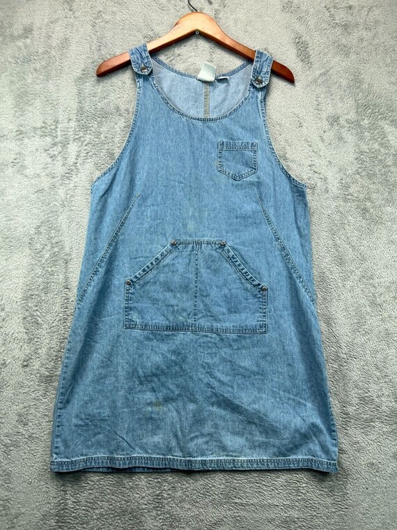 Sold at Auction: CHANEL Robe en denim bleu clair (taille 40) Light blue  denim dress (size 40) BON ÉTAT (Taches, jaunissement, légèrement dél