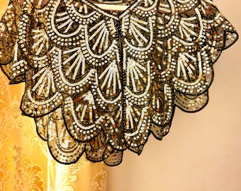 ROARING 1920S Flapper Girl Shawl Perfect For Great Gatsby Themed Party. Black & Gold Sequined Shawl Capelet Accessory.