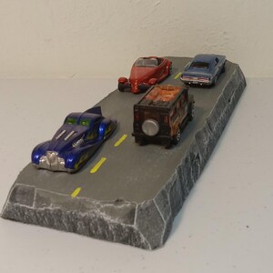 コレクター向け車両ディスプレイ • 1/64スケールコンクリートハイウェイセクション • マッチボックス • ホットウィール • 航空機 • マテルコレクション • Inno64 •