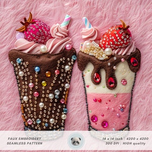 Może przedstawiać: Dwa haftowane wzory milkshake wykonane z różowego, białego, brązowego i czerwonego filcu. Każdy milkshake ma truskawkę, bitą śmietanę i posypkę. Wzory mają 14 cali na 14 cali i 4200 pikseli na 4200 pikseli.