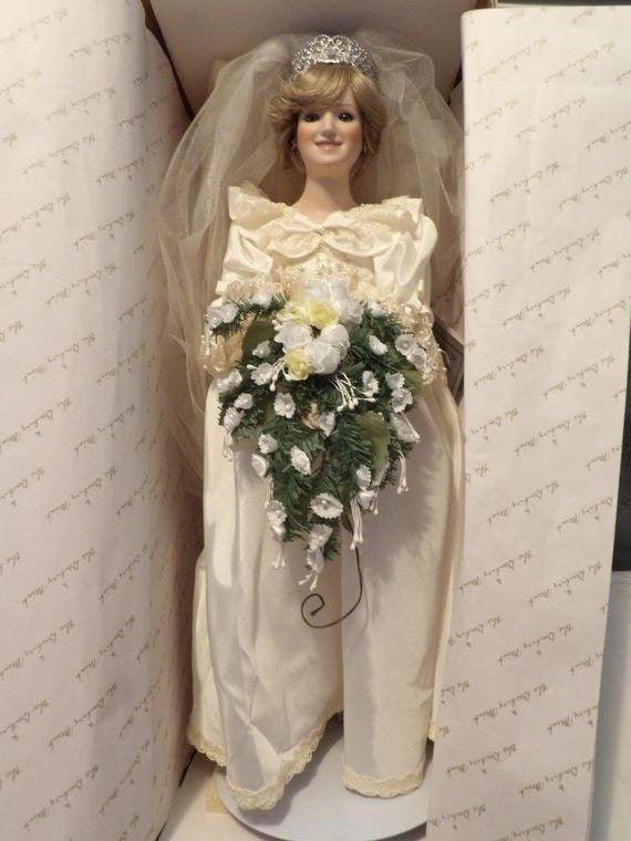 strapless open back dress Crochet Dolls Wedding Dress Pattern, Lady Di main image 0