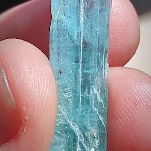 35ct.Dwugłowy kryształ wanadu i akwamarynu.54 x 9,2 x 7,6 mm.Nigeria.