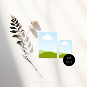 Mockup voor 2 kaarten, Canva-sjabloon, 5 x 7 uitnodigingskaart, briefpapier bruiloft set, dubbele kaarten, uitnodigingskaart, minimalistische testmodellen, witte bloem