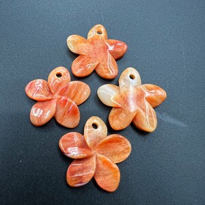 Spiny Oyster Flower Loose Pieces 20mm (20/Pcs)